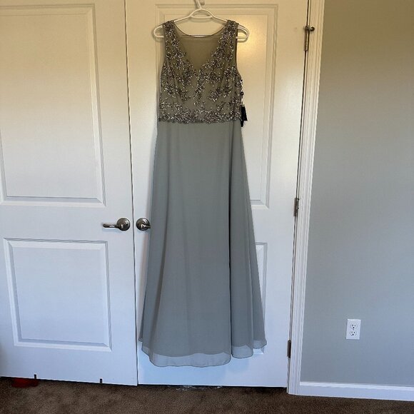 ADRIANNA PAPELL Size 10 Beaded Gown - Picture 1 of 3